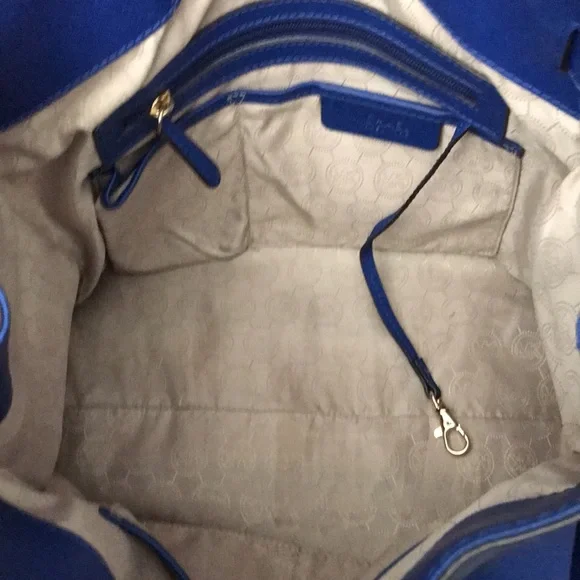 MICHAEL KORS  Hand bag used couple times very good condition - Picture 8 of 10